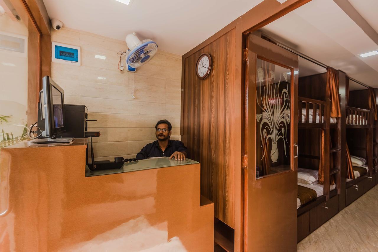 Awesome Dormitory - Men Only Hostel Mumbai Exterior photo