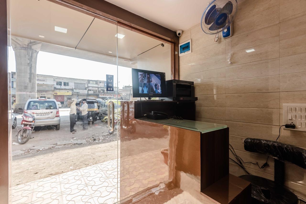 Awesome Dormitory - Men Only Mumbai Exterior photo