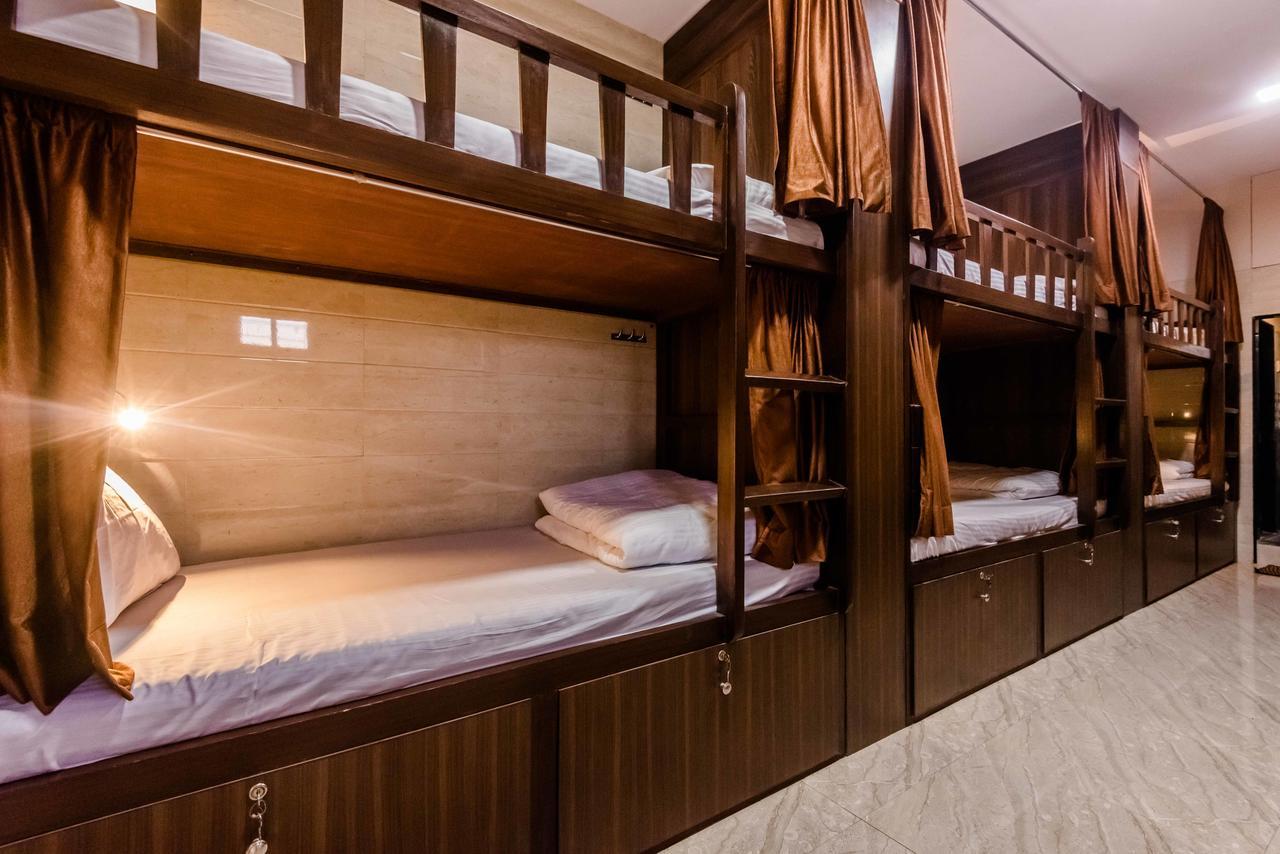 Awesome Dormitory - Men Only Mumbai Exterior photo