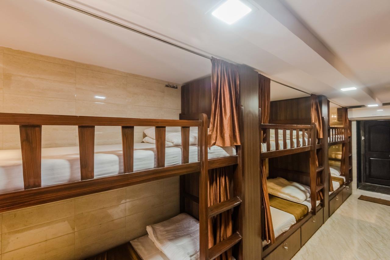 Awesome Dormitory - Men Only Mumbai Exterior photo