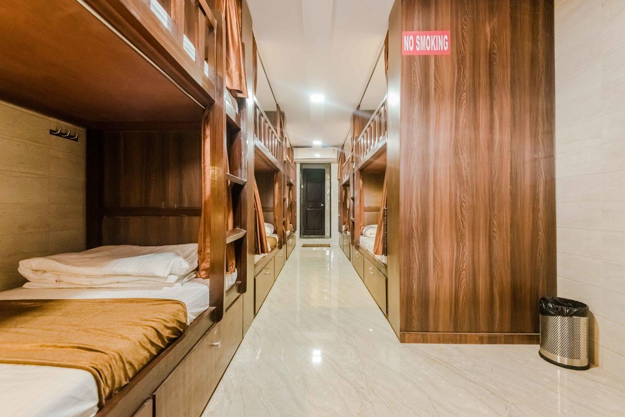 Awesome Dormitory - Men Only Mumbai Exterior photo