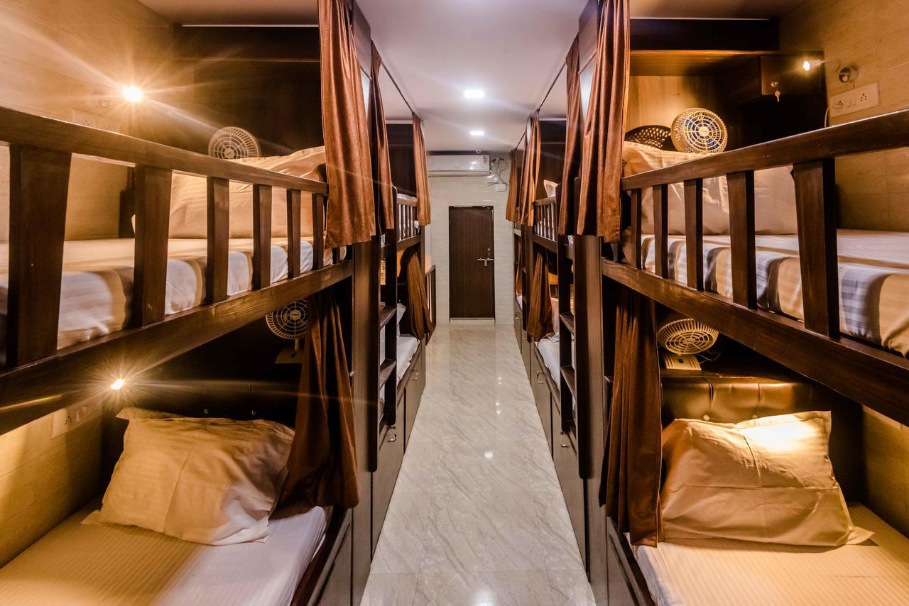 Awesome Dormitory - Men Only Mumbai Exterior photo