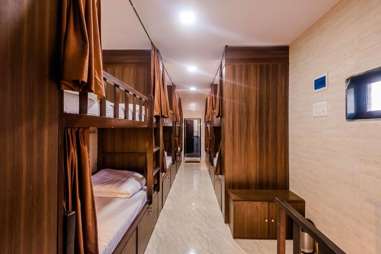 Awesome Dormitory - Men Only Mumbai Exterior photo